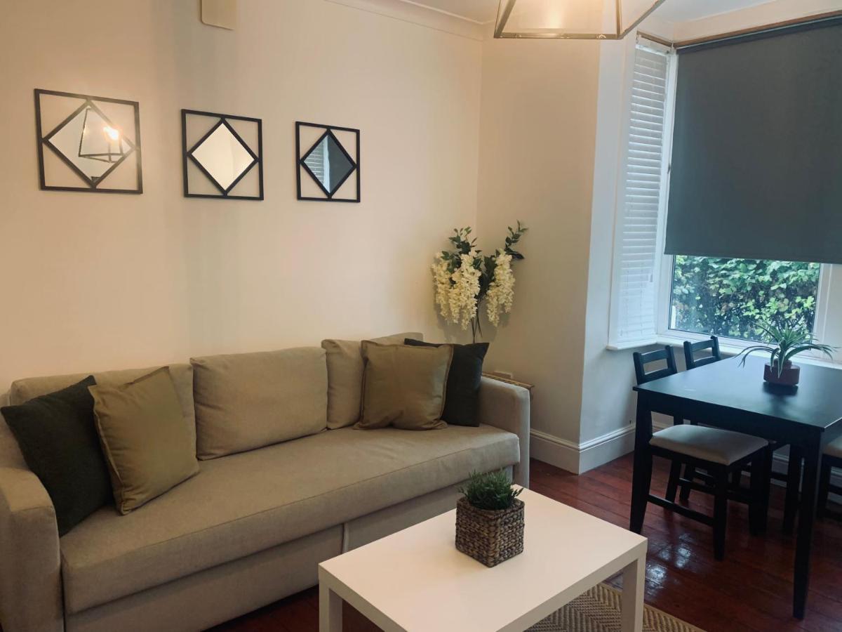 Unique 2 Bedroom Apartment In London/ Excel / Olympic City Close To Central Line Tube Station With Gated Parking Space Exterior photo