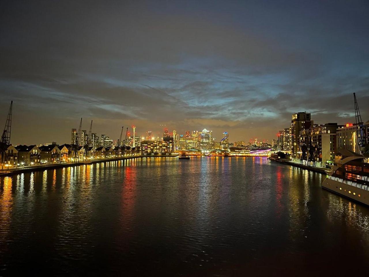 Unique 2 Bedroom Apartment In London/ Excel / Olympic City Close To Central Line Tube Station With Gated Parking Space Exterior photo